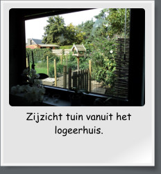 Zijzicht tuin vanuit het logeerhuis.